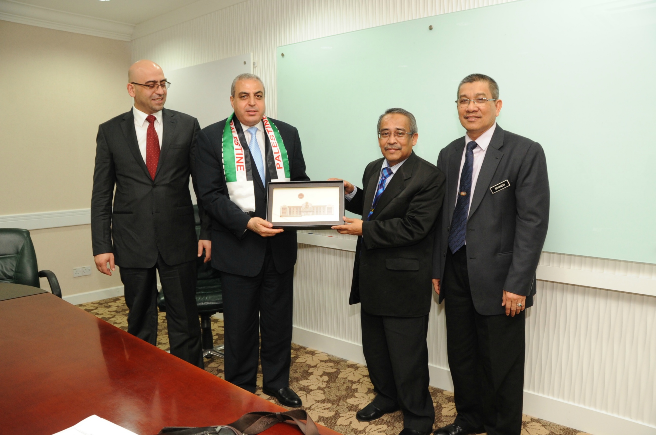 PRO 16 3 PALESTINEHAS 7696